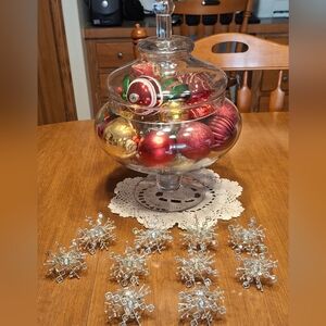 🎄 3 Different VINTAGE Christmas Items: Napkin Rings; Kinkade/Longaberger